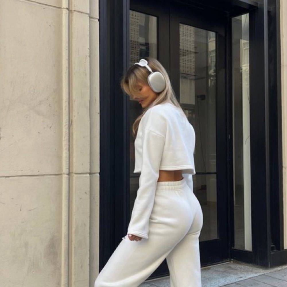 White cropped pull over - Picture 2 of 4